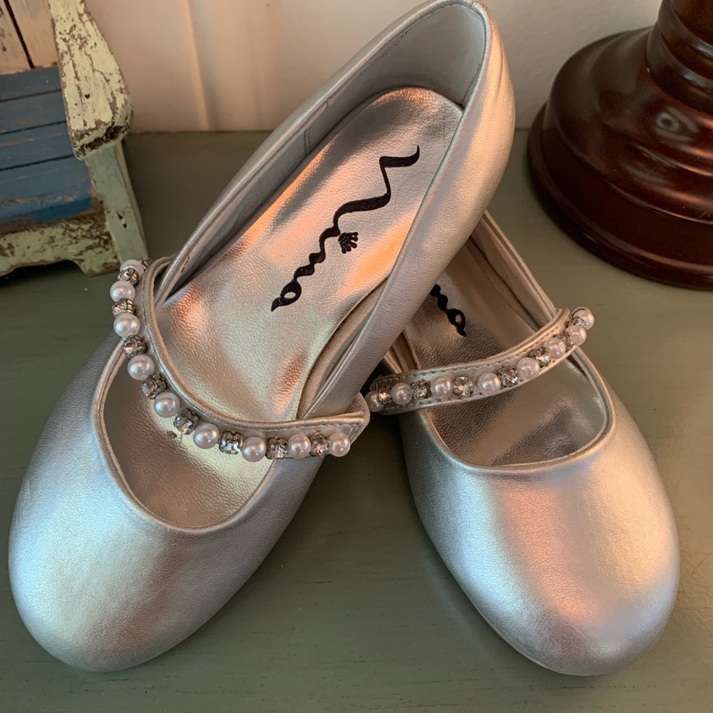 NINA -GIRLS DRESS MARY JANE -  EUC -Silver with pearl/Rhinestone -10.5